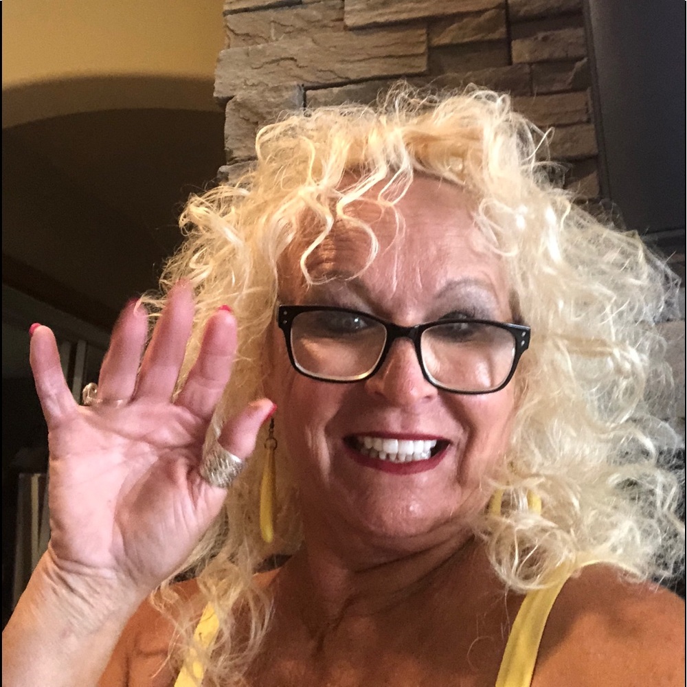 Meet your Posher, Denise